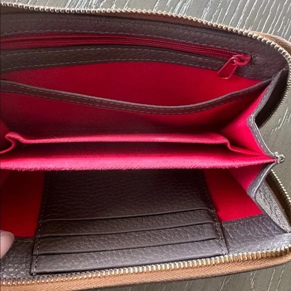 Dooney & Bourke Pewter Grayish Brown Pebbled Leather Wallet Zip Around Hobo GUC - Picture 4 of 10